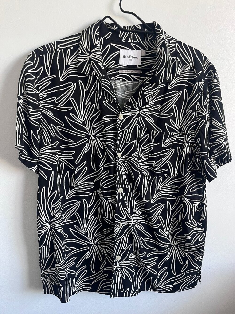 Goodfellow & Co Black & White Tropical Leaf Button-Up Shirt | Medium